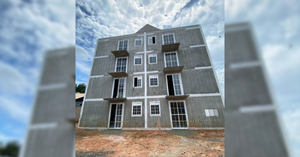 Edifício em estrutura de concreto, evidência da Construção Pré-Fabricada modular.