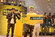 Pedreiro Top Brasil 2025 Adonay Bedretchuk com o cheque de R$ 100 mil.